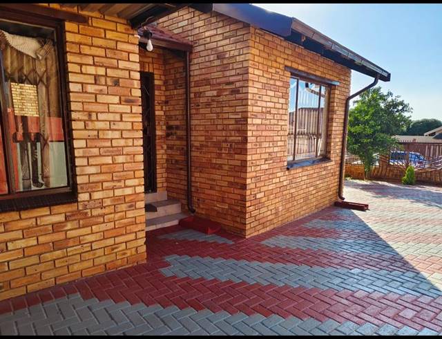 3 BEDROOM HOUSE FOR SALE IN GEELHOUTPARK